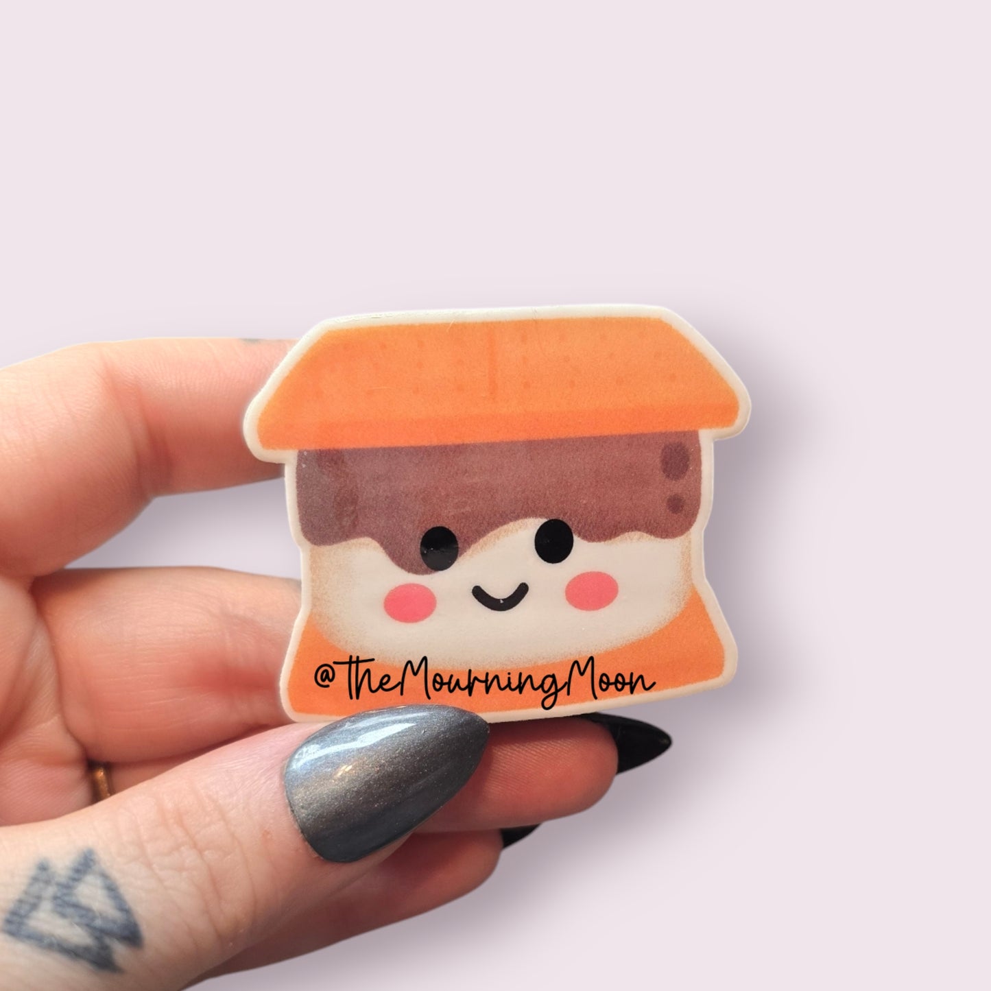 S'more shaped phone grip